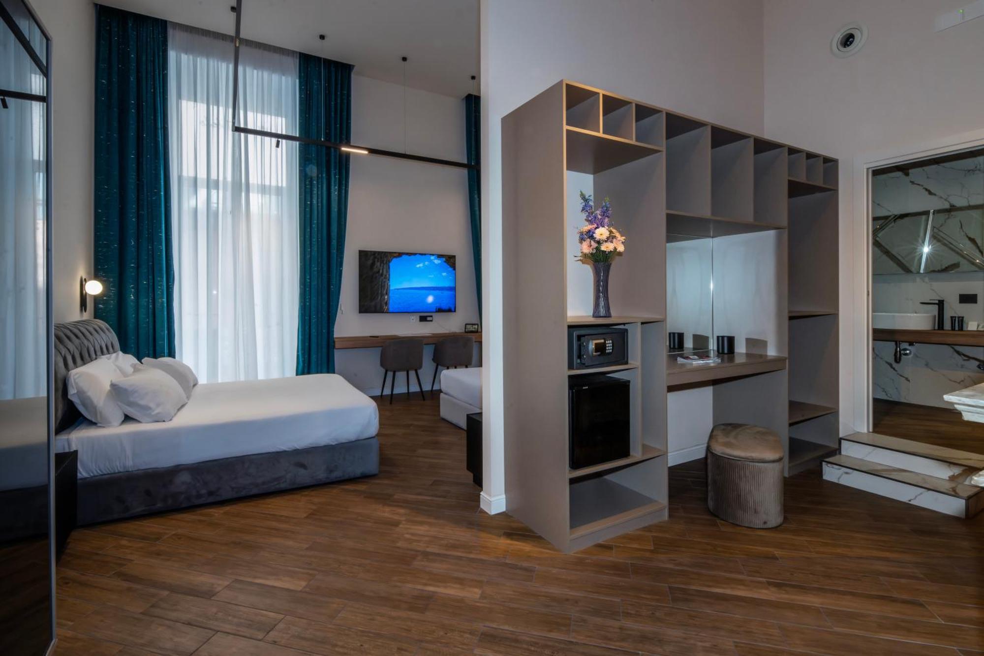 Maison Toledo Suites Naples Exterior photo